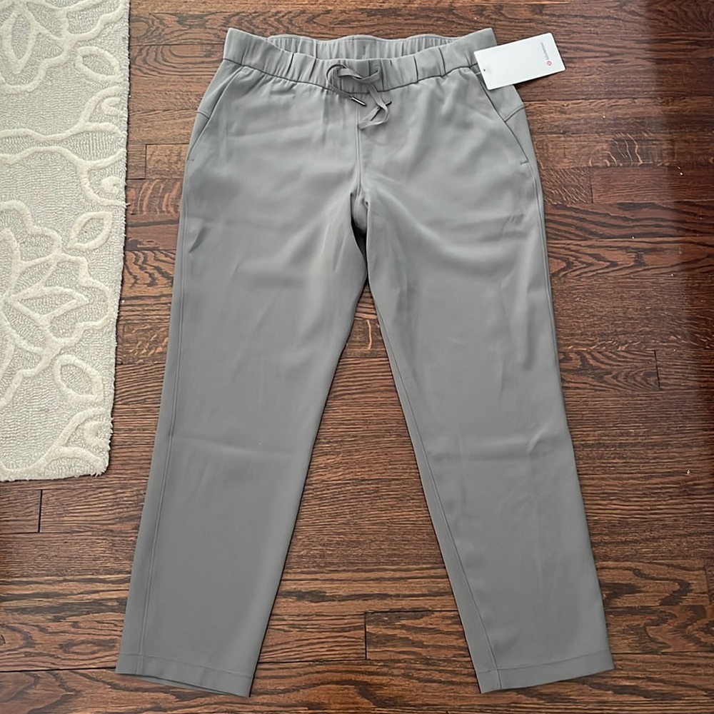 Lululemon on the fly 7/8 pant size 10